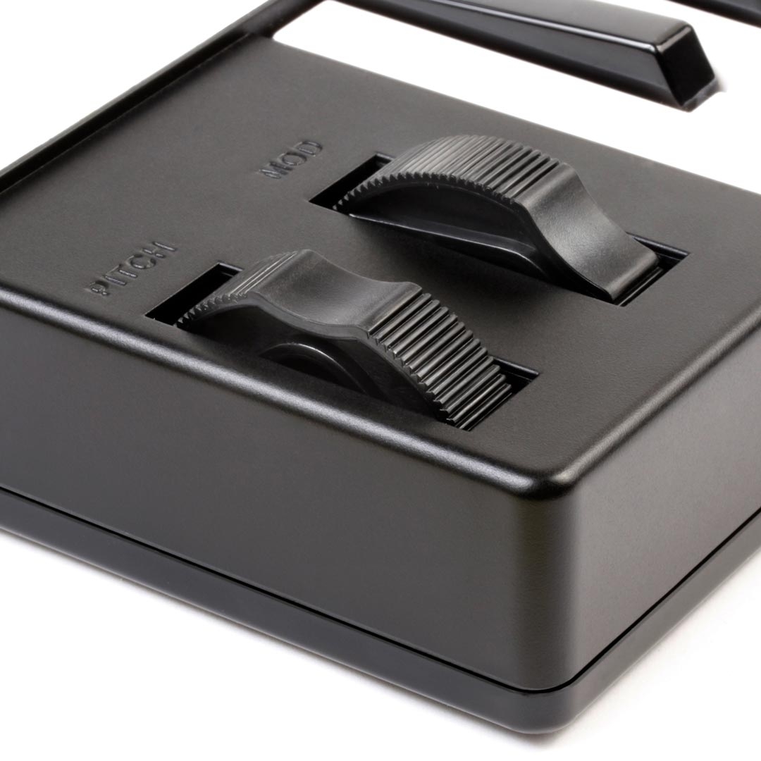 IK Multimedia iRig Keys irig keys wheels closeup